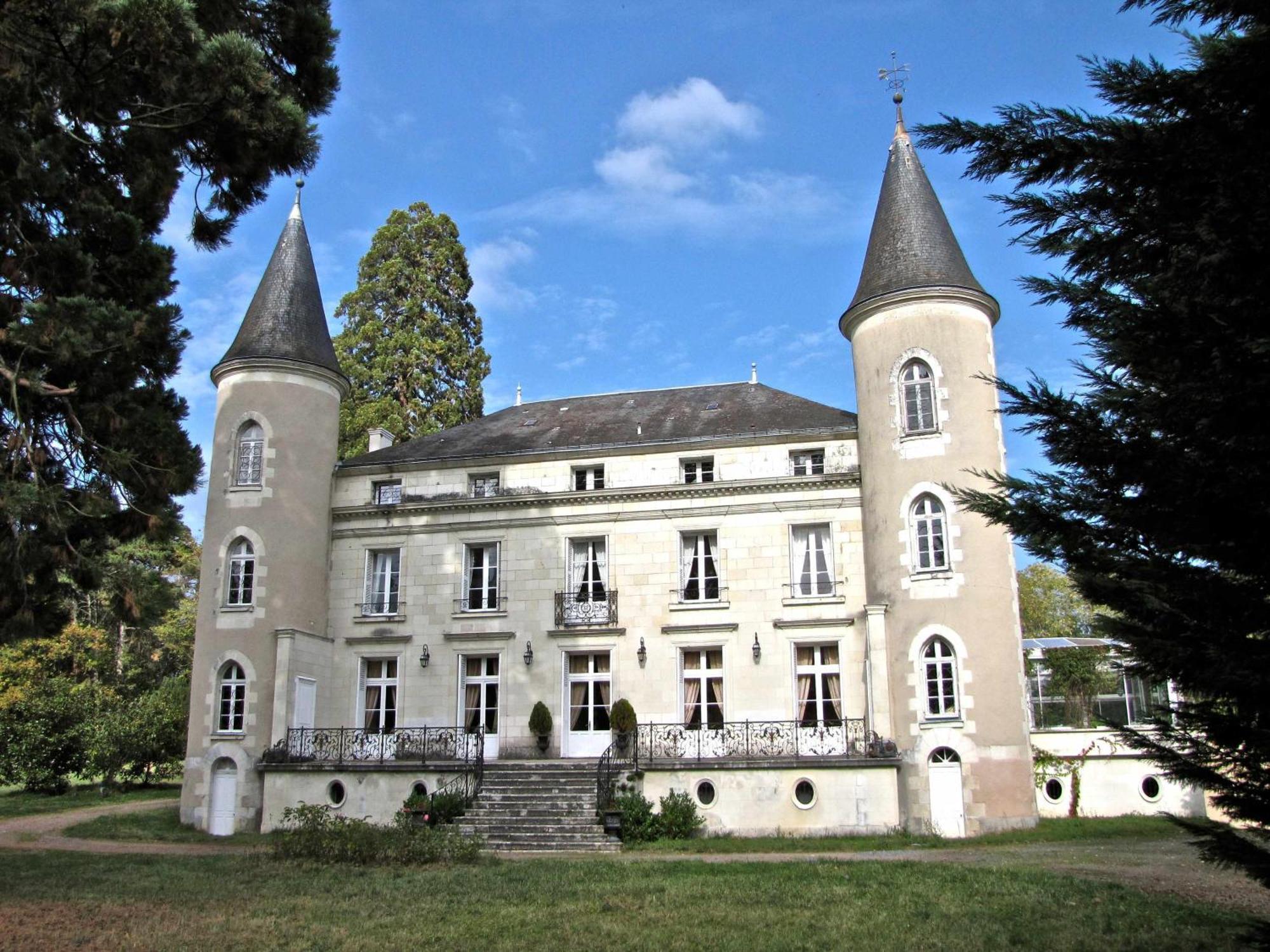 Château Les Vallées Tournon-Saint-Pierre Exterior foto