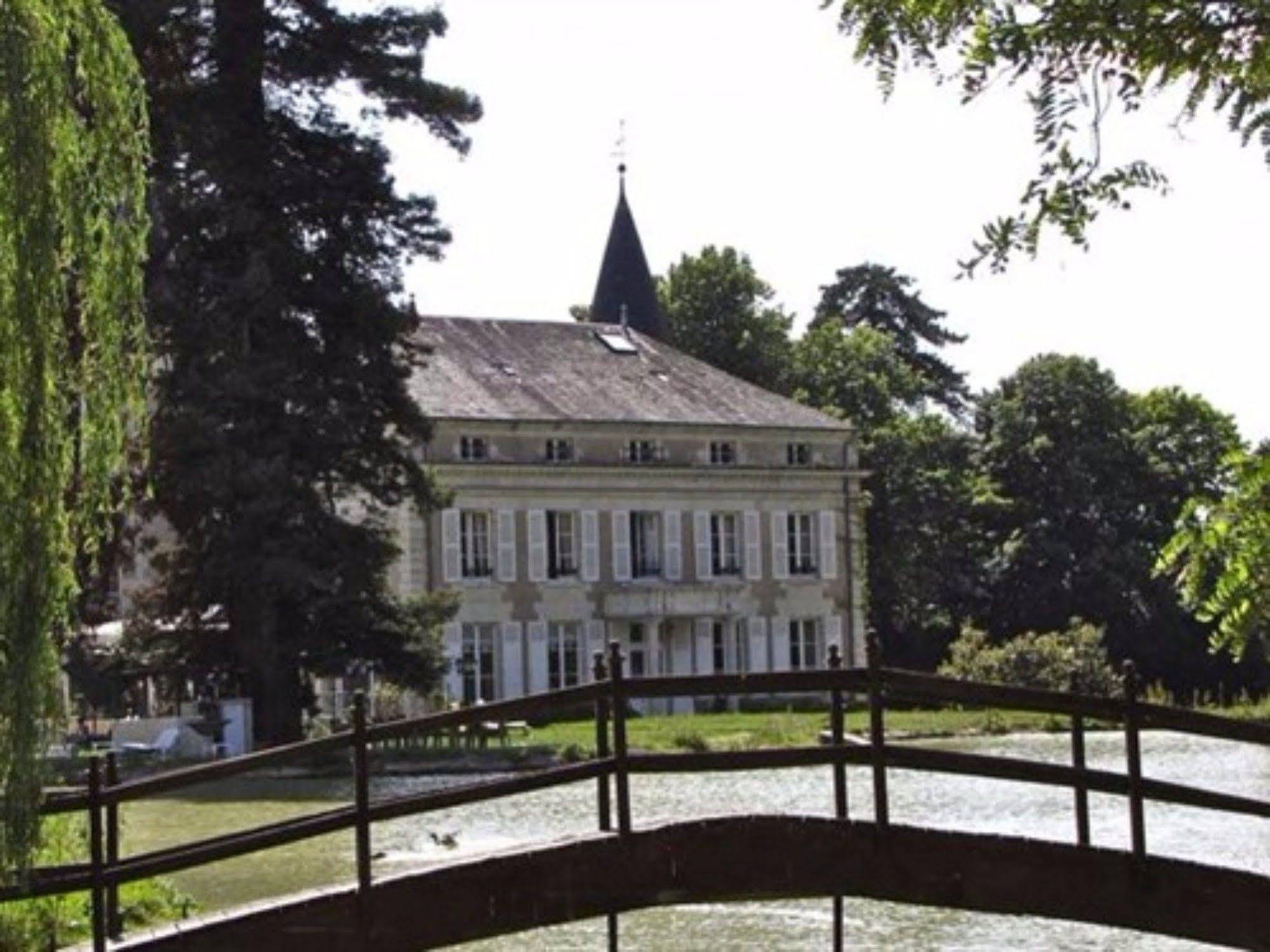 Château Les Vallées Tournon-Saint-Pierre Exterior foto