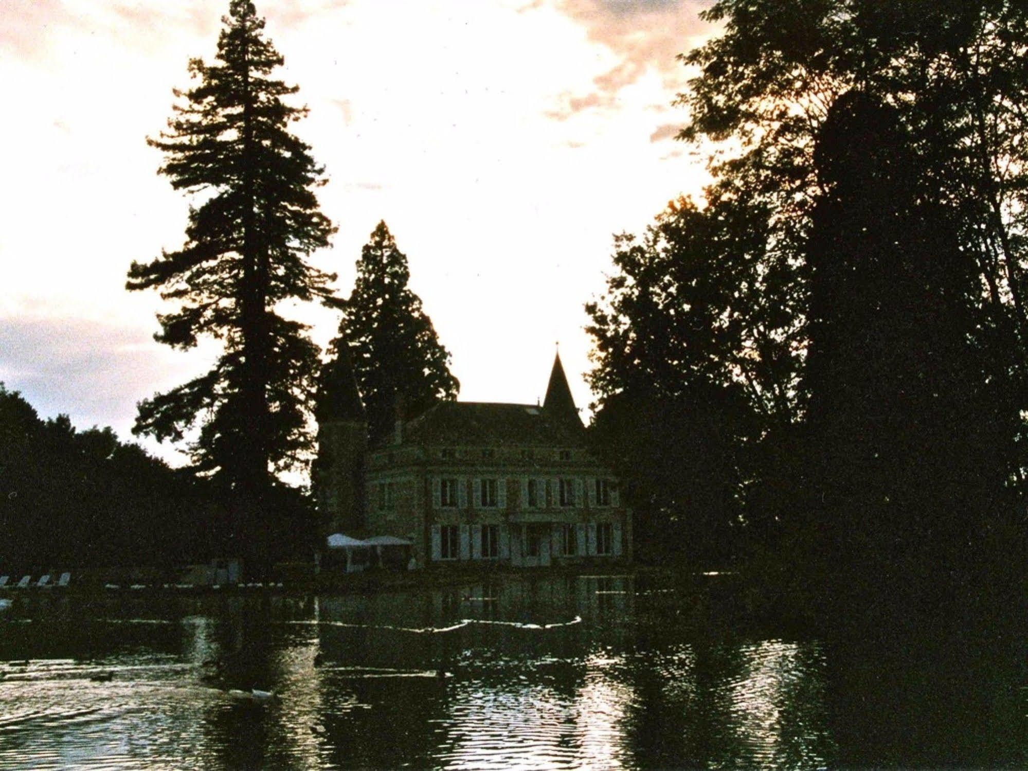 Château Les Vallées Tournon-Saint-Pierre Exterior foto